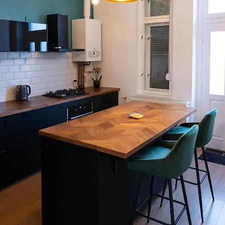 Central Szeged Apartment شقة *