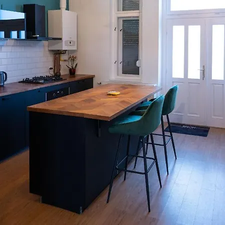 Central Szeged Apartment Апартаменты *